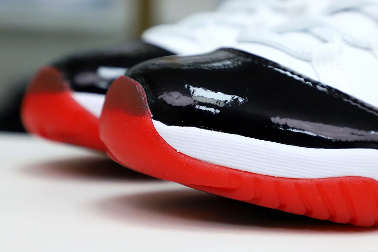 11 JORDAN AIR BRED WHITE LOW 1221